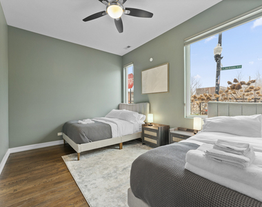 2437 W Jackson Boulevard - Photo Thumbnail 2