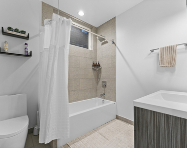 2437 W Jackson Boulevard - Photo Thumbnail 7