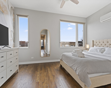 2437 W Jackson Boulevard - Photo Thumbnail 14