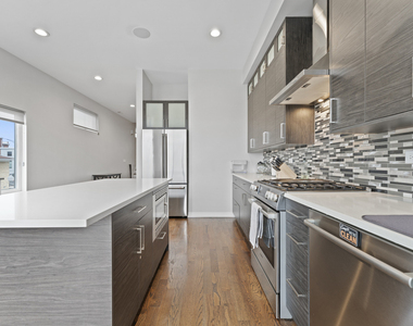 2437 W Jackson Boulevard - Photo Thumbnail 13