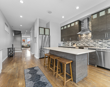 2437 W Jackson Boulevard - Photo Thumbnail 11