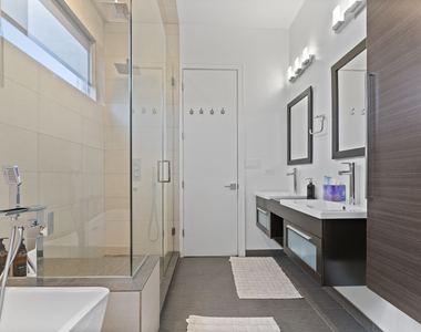 2437 W Jackson Boulevard - Photo Thumbnail 18
