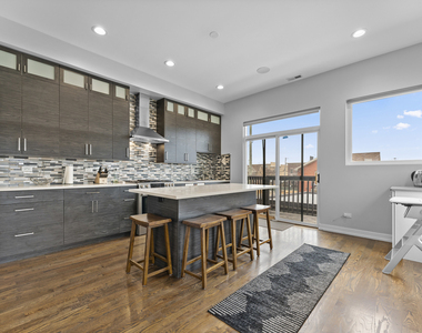 2437 W Jackson Boulevard - Photo Thumbnail 12