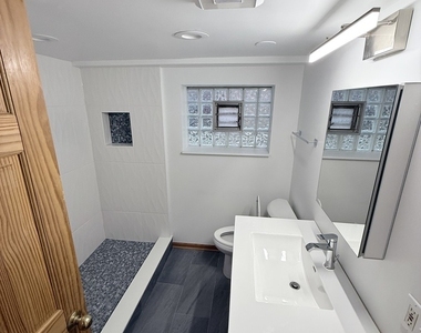 5545 N Central Avenue - Photo Thumbnail 7