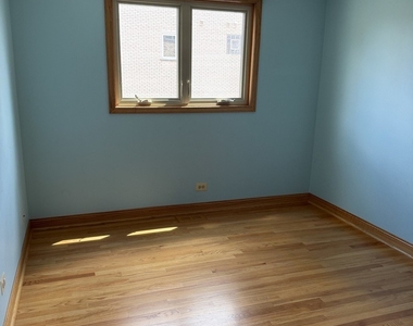 8841 N Chester Avenue - Photo Thumbnail 6