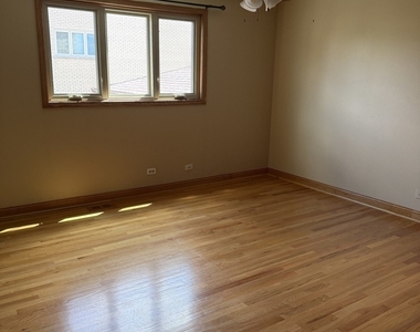 8841 N Chester Avenue - Photo Thumbnail 4