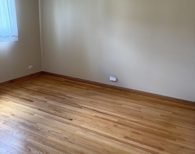 8841 N Chester Avenue - Photo Thumbnail 5