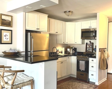 1 E Scott Street - Photo Thumbnail 1