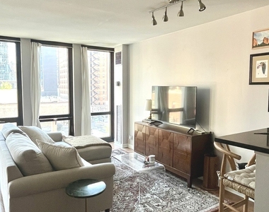 1 E Scott Street - Photo Thumbnail 5