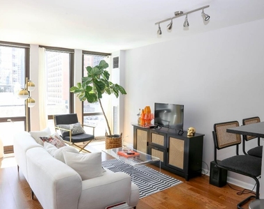 1 E Scott Street - Photo Thumbnail 2