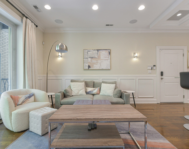 2223 W Wabansia Avenue - Photo Thumbnail 4