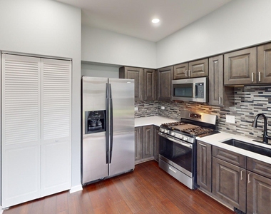 2529 Stonybrook Drive - Photo Thumbnail 3
