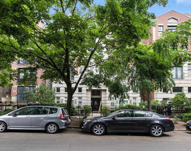 860 W Buckingham Place - Photo Thumbnail 1