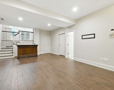 860 W Buckingham Place - Photo Thumbnail 12