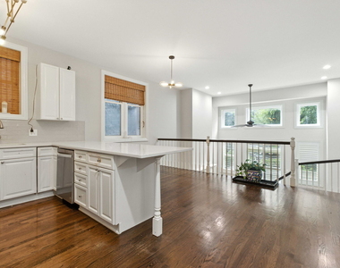 860 W Buckingham Place - Photo Thumbnail 6