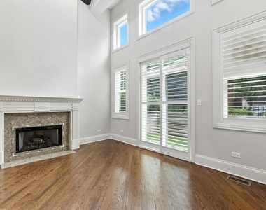 860 W Buckingham Place - Photo Thumbnail 3