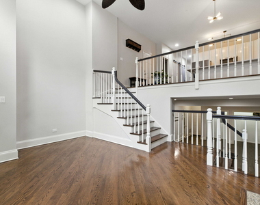 860 W Buckingham Place - Photo Thumbnail 5