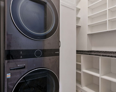 860 W Buckingham Place - Photo Thumbnail 20