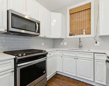 860 W Buckingham Place - Photo Thumbnail 9
