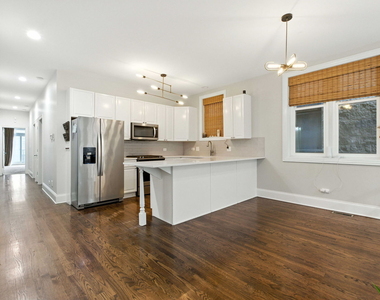 860 W Buckingham Place - Photo Thumbnail 7