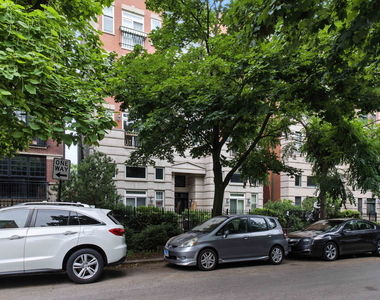 860 W Buckingham Place - Photo Thumbnail 2