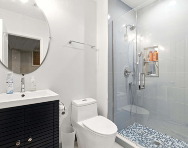 860 W Buckingham Place - Photo Thumbnail 13