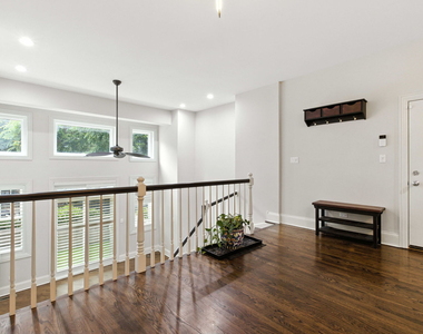 860 W Buckingham Place - Photo Thumbnail 8