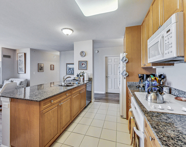 807 Davis Street - Photo Thumbnail 8