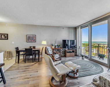 807 Davis Street - Photo Thumbnail 7