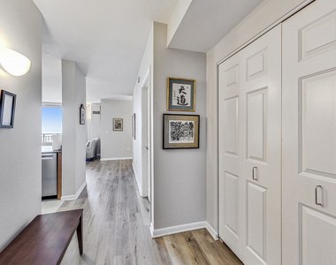 807 Davis Street - Photo Thumbnail 4