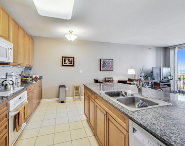 807 Davis Street - Photo Thumbnail 9