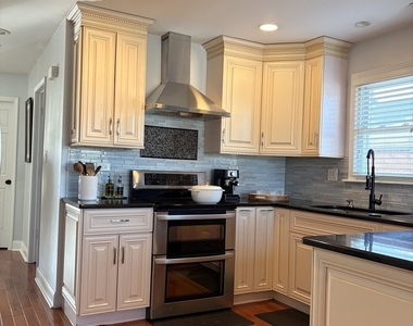4605 Prairie Avenue - Photo Thumbnail 4