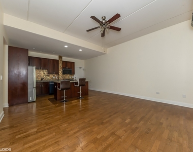 1440 S Wabash Avenue - Photo Thumbnail 2