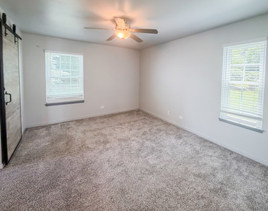 939 Chase Court - Photo Thumbnail 15