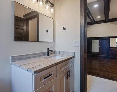 444 E 48th Street - Photo Thumbnail 20
