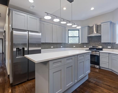 444 E 48th Street - Photo Thumbnail 17