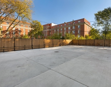 444 E 48th Street - Photo Thumbnail 2