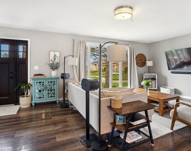 753 Magnolia Circle - Photo Thumbnail 2