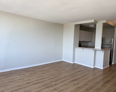 2800 N Lake Shore Drive - Photo Thumbnail 3