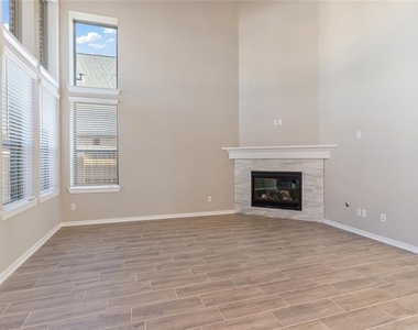4207 Maple Glen Drive - Photo Thumbnail 7