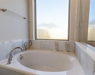 4207 Maple Glen Drive - Photo Thumbnail 26