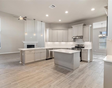 4207 Maple Glen Drive - Photo Thumbnail 11