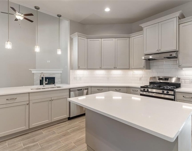 4207 Maple Glen Drive - Photo Thumbnail 15