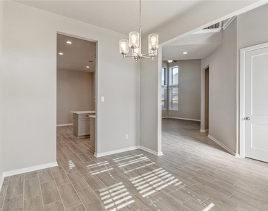 4207 Maple Glen Drive - Photo Thumbnail 5