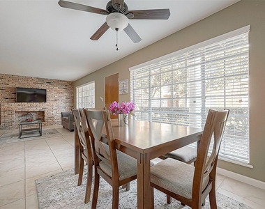 2101 Fountain View Drive - Photo Thumbnail 8