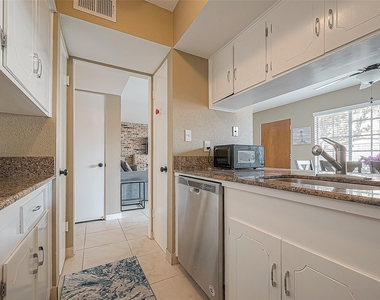 2101 Fountain View Drive - Photo Thumbnail 17
