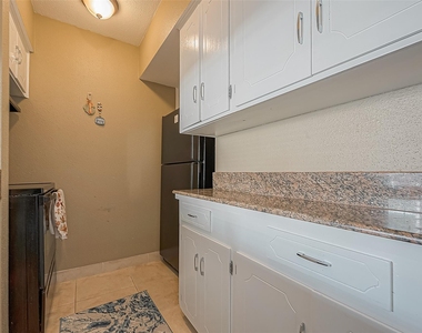 2101 Fountain View Drive - Photo Thumbnail 14