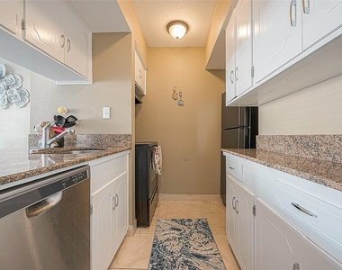 2101 Fountain View Drive - Photo Thumbnail 12