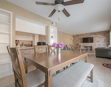 2101 Fountain View Drive - Photo Thumbnail 9