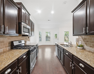3831 Daintree Park Drive - Photo Thumbnail 8